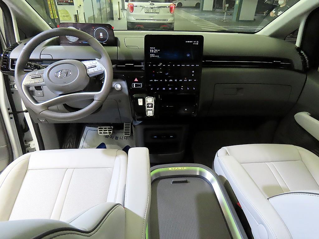 HYUNDAI Staria - Vista 11