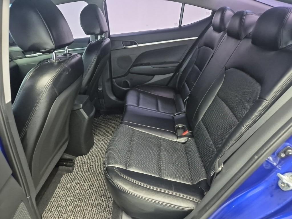 HYUNDAI Avante - Vista 12