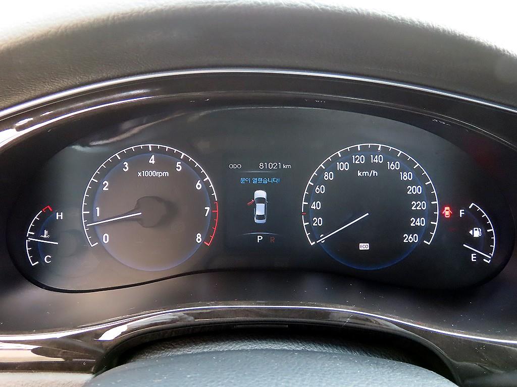 HYUNDAI Genesis - Vista 9