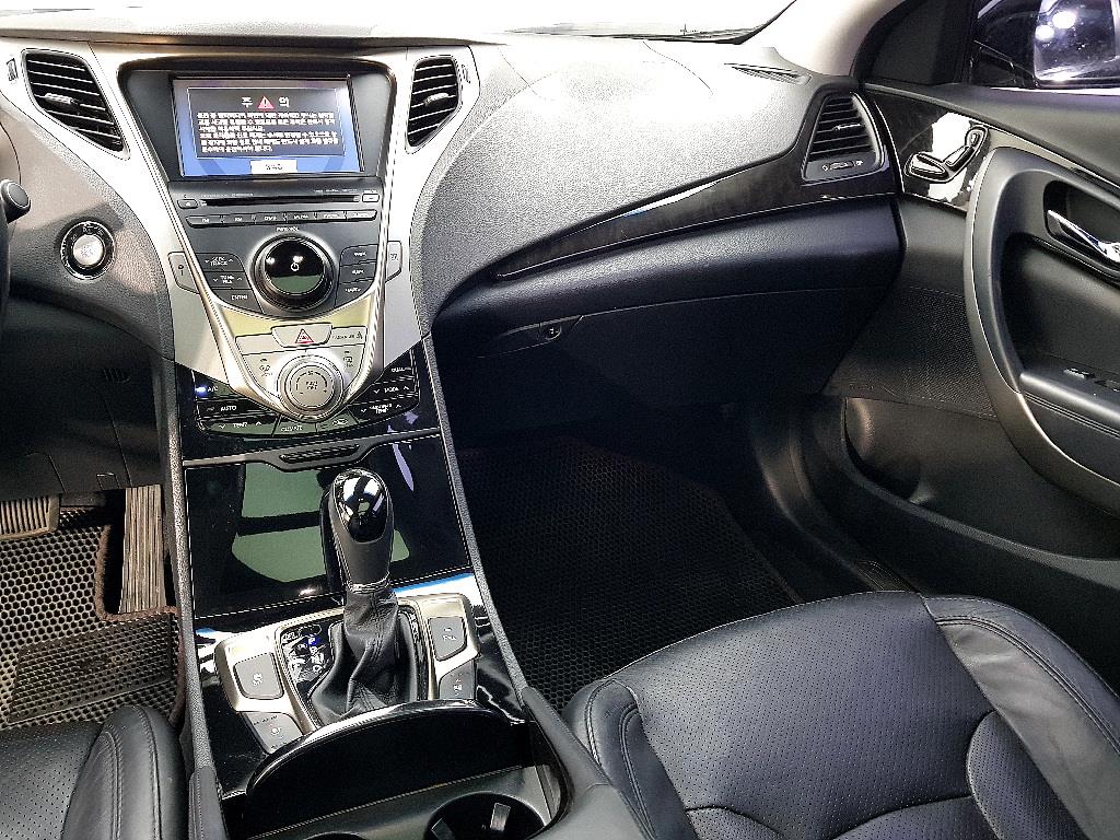 HYUNDAI Grandeur - Vista 10