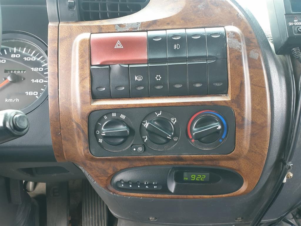 medium and large cargo truck - Vista 9