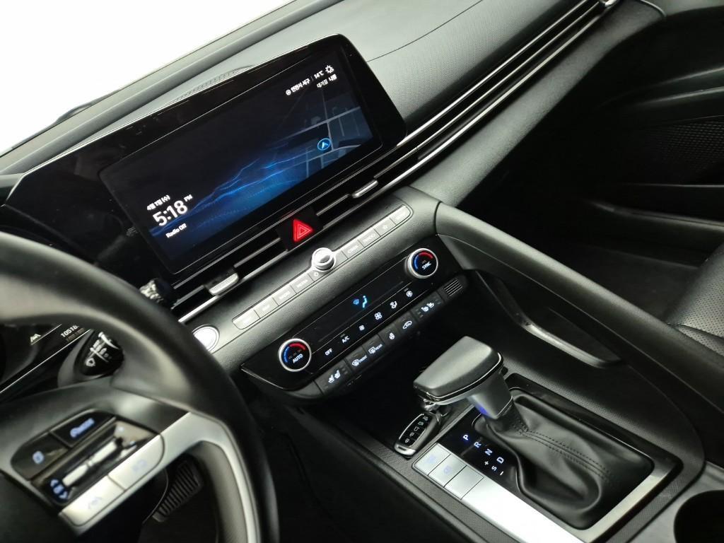 HYUNDAI Avante - Vista 10