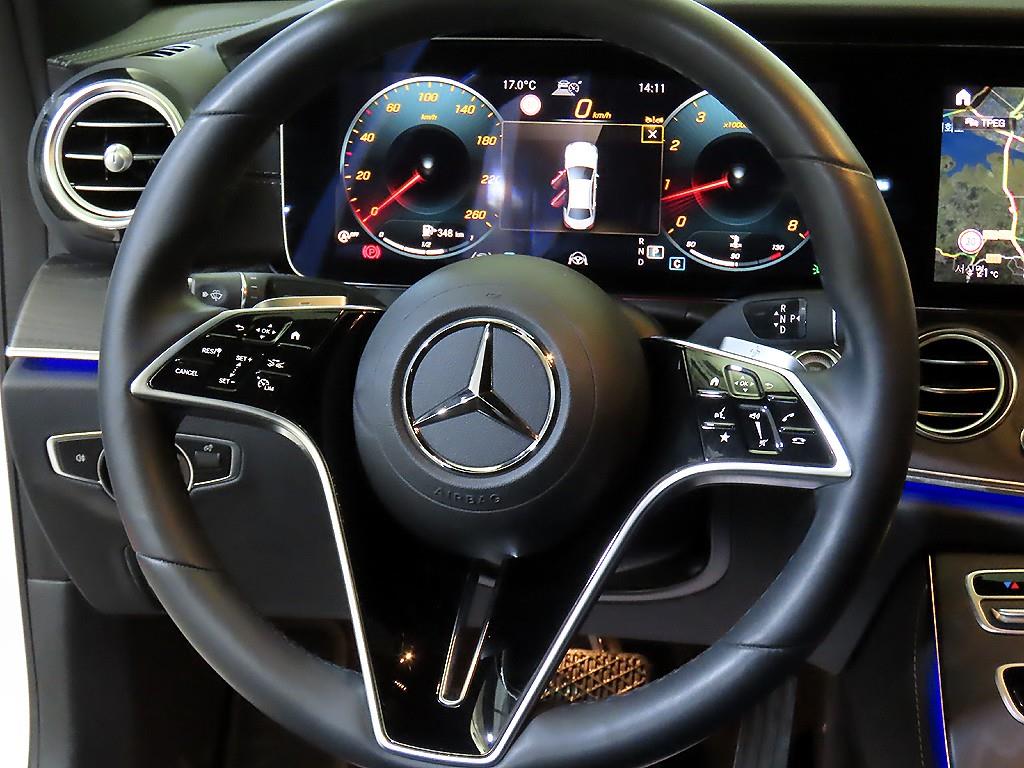 Mercedes Benz E class - Vista 8