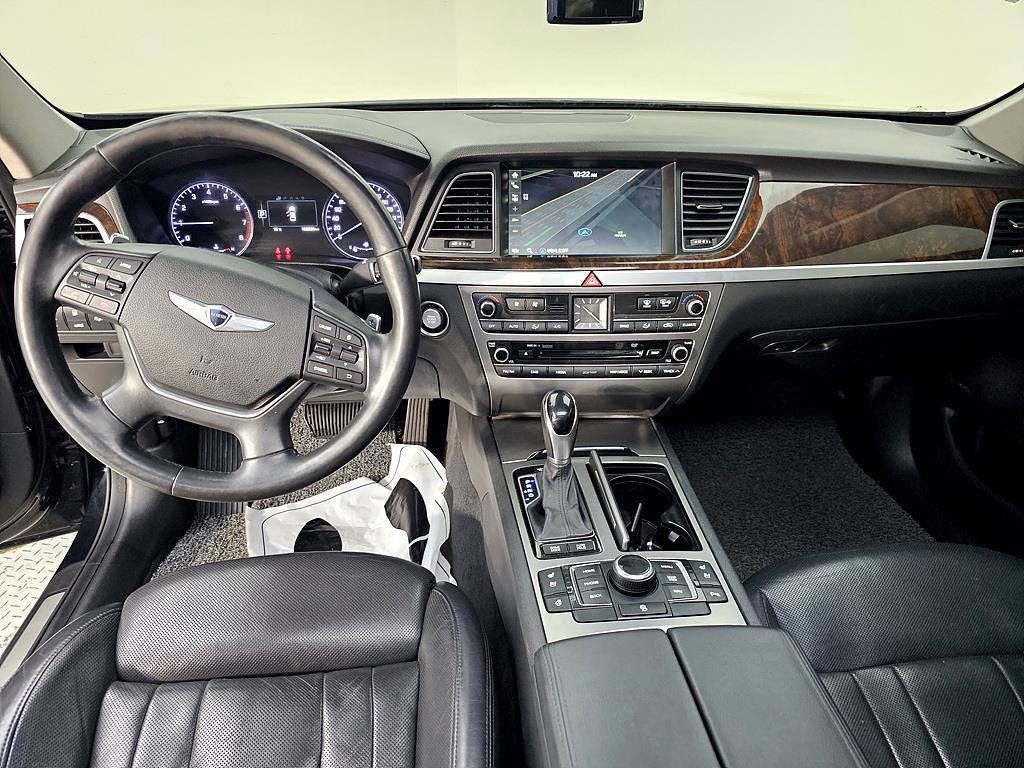 HYUNDAI Genesis - Vista 5