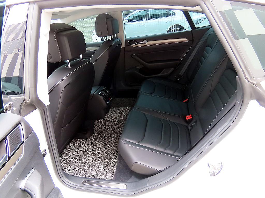 Volkswagen Arteon - Vista 6