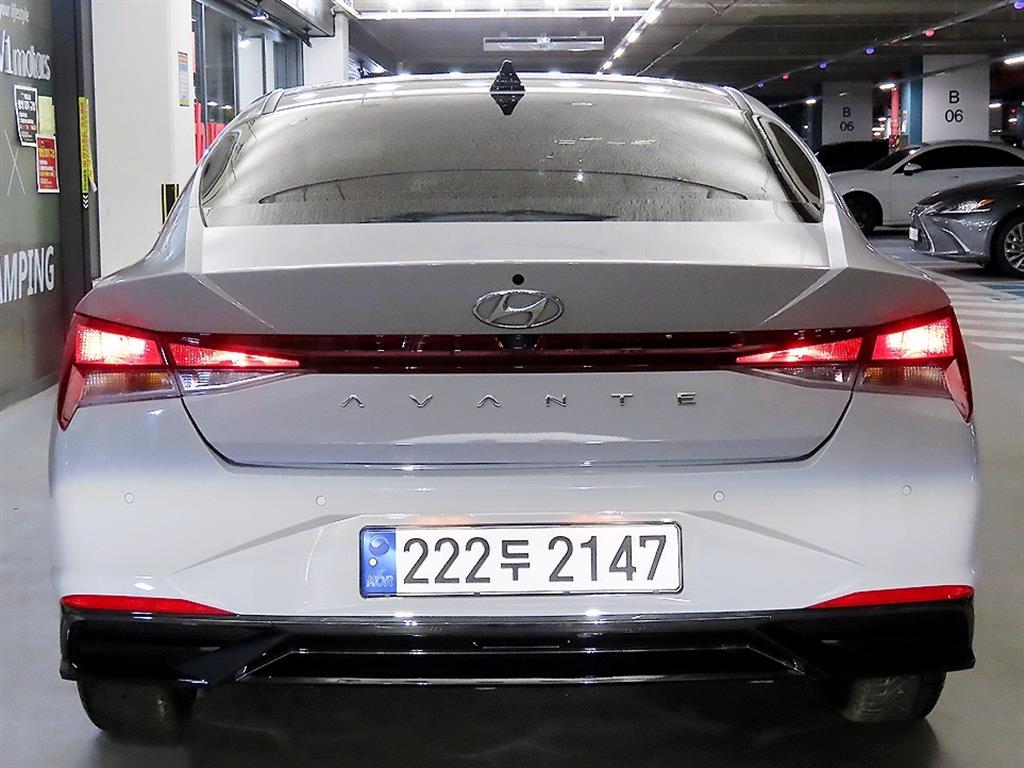 HYUNDAI Avante - Vista 5