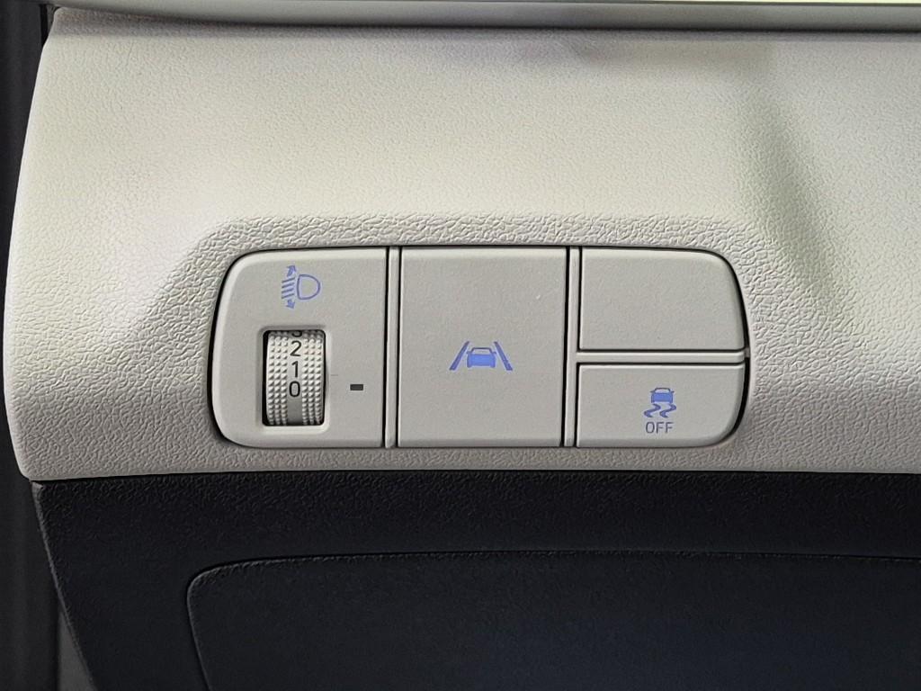 HYUNDAI Avante - Vista 9