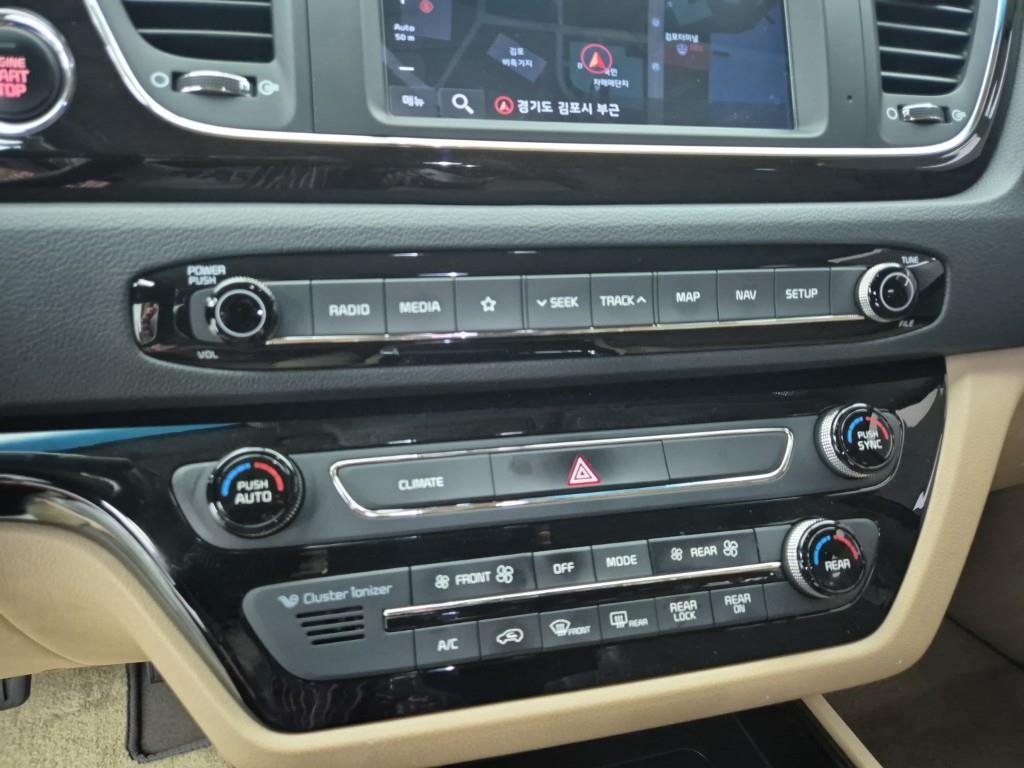 KIA Carnival - Vista 10