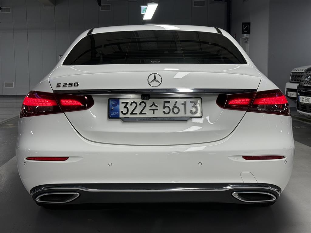 Mercedes Benz E class - Vista 5