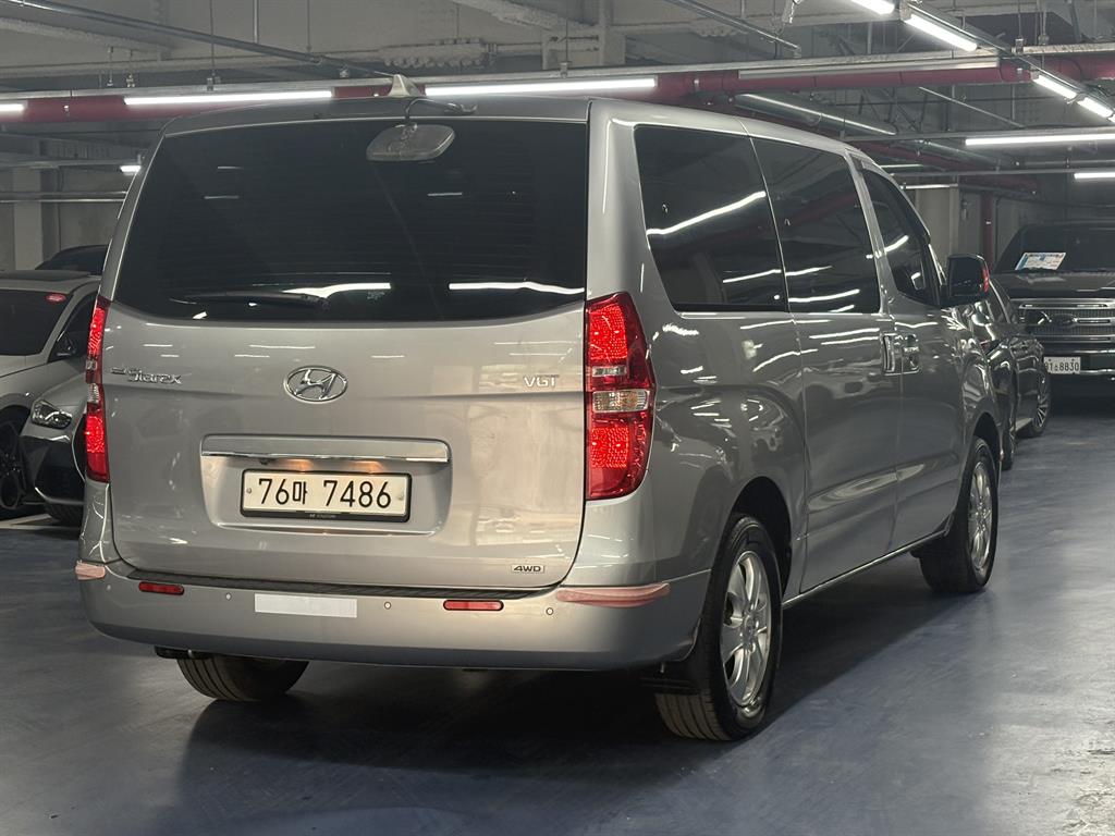 HYUNDAI Starex - Vista 5