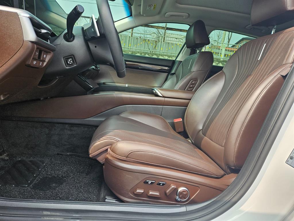 HYUNDAI Grandeur - Vista 12