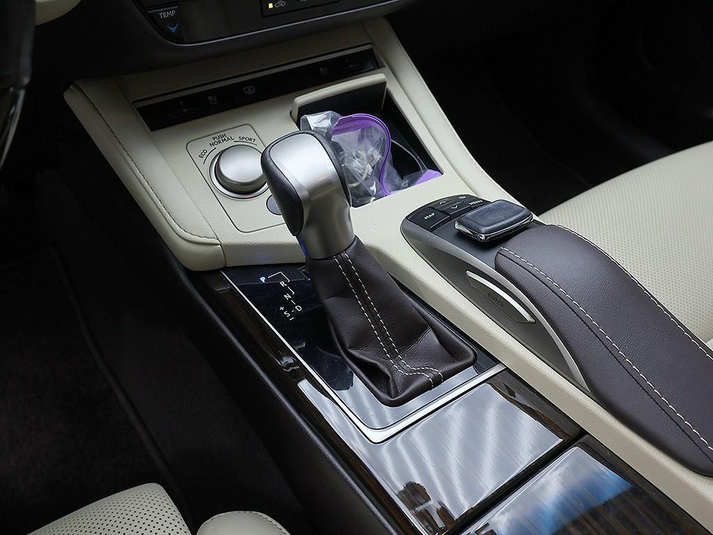 Lexus ES 2017 Plateado - Importación desde Corea - HF Imports Iquique - Foto 10