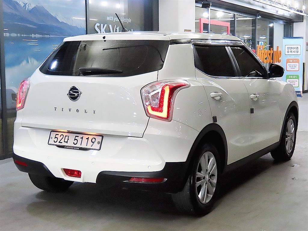 Ssangyong Tivoli - Vista 4