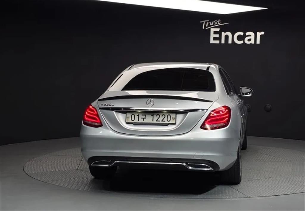 Mercedes Benz C Class - Vista 4