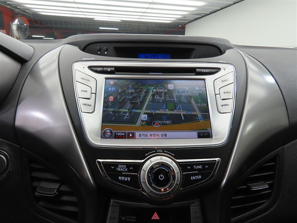 HYUNDAI Avante - Vista 12