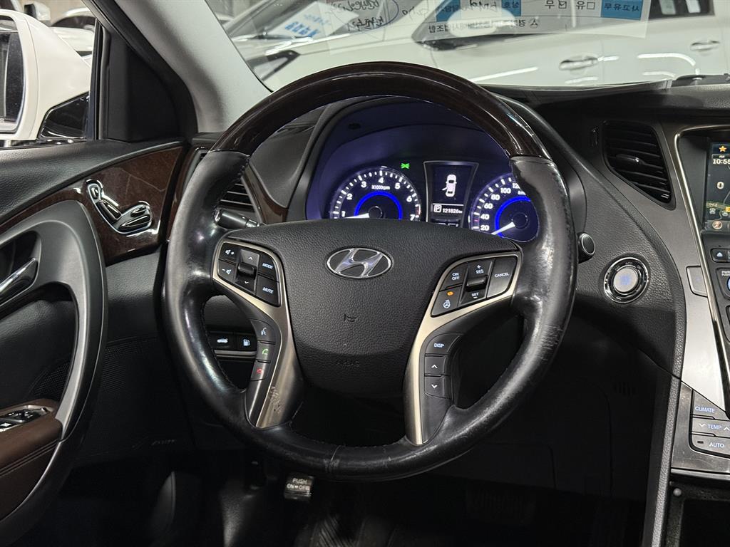 HYUNDAI Grandeur - Vista 9