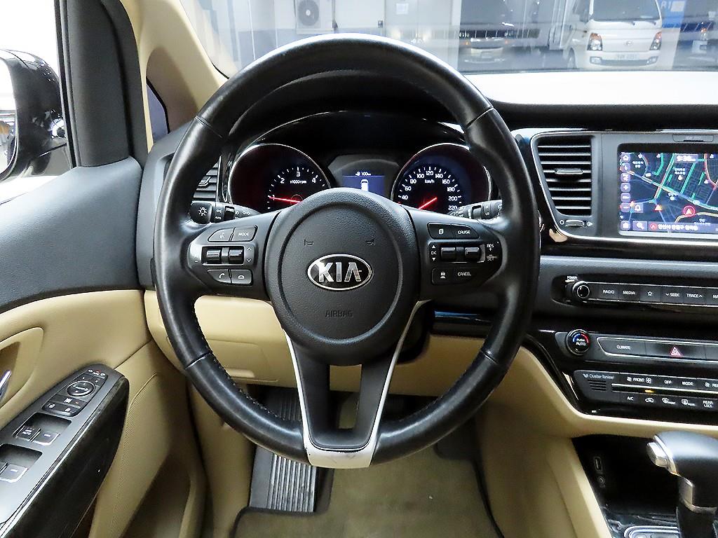 KIA Carnival - Vista 7
