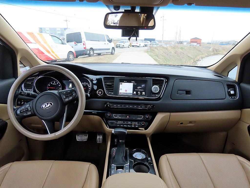 KIA Carnival - Vista 9