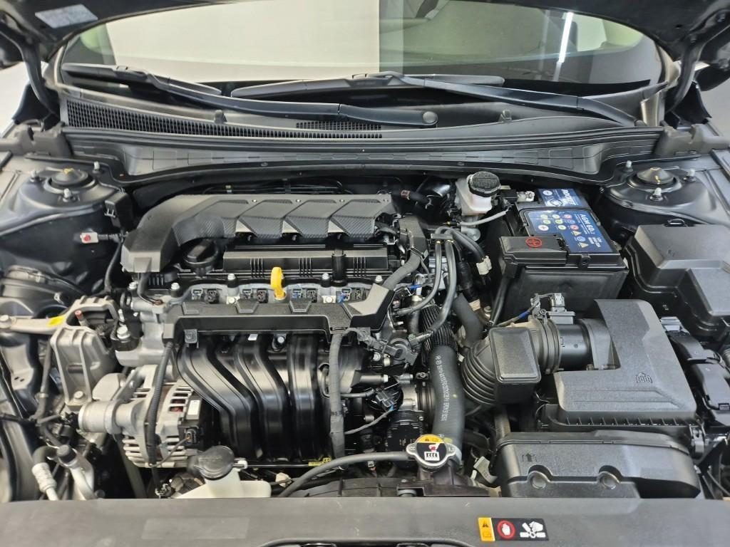 HYUNDAI Avante - Vista 5