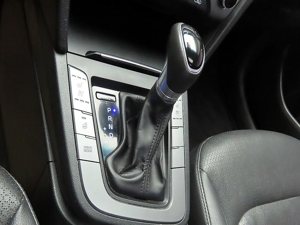 HYUNDAI Avante - Vista 10