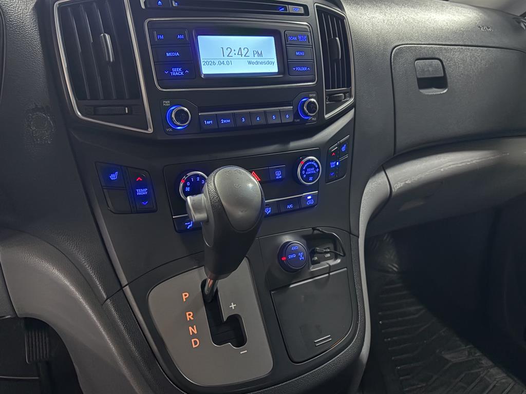 HYUNDAI Starex - Vista 12