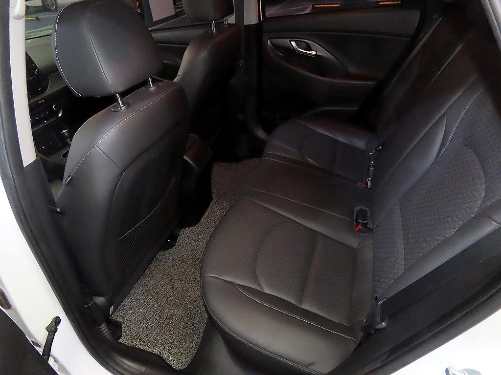 HYUNDAI i30 - Vista 7