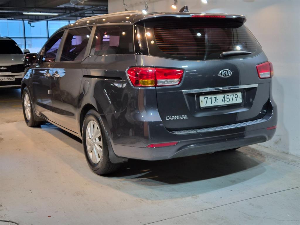 KIA Carnival - Vista 4
