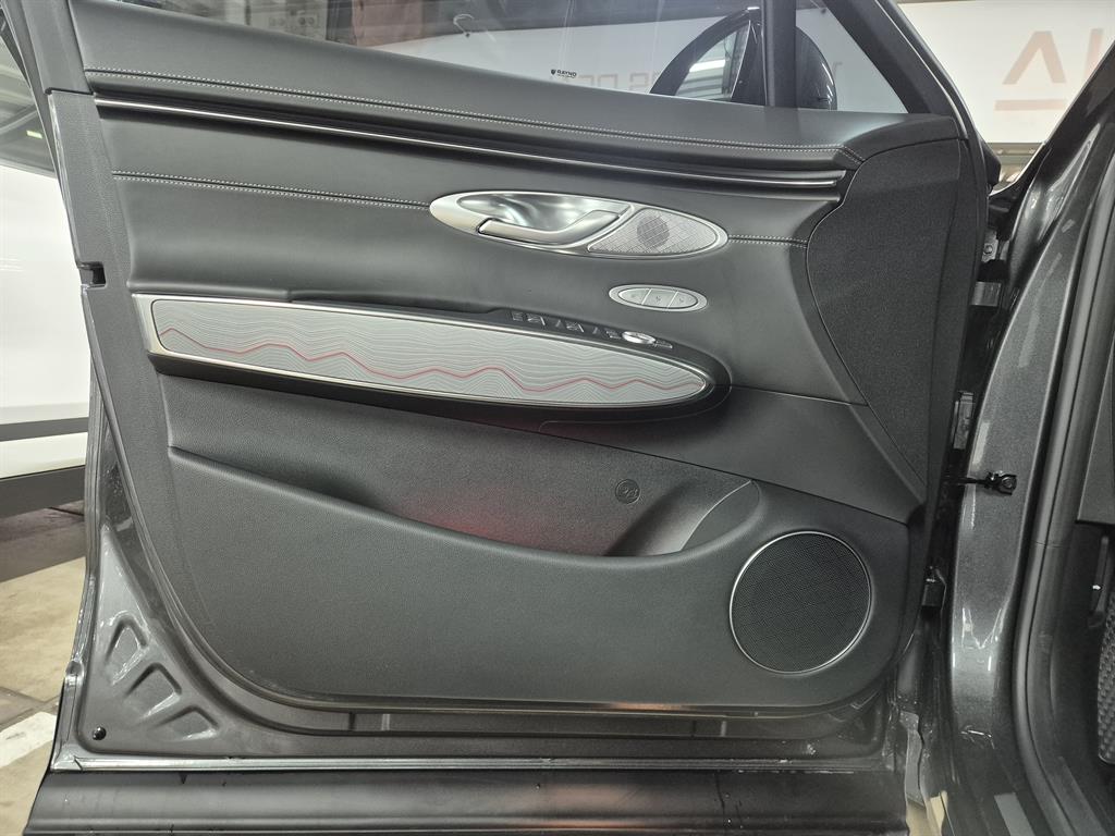 Genesis GV70 - Vista 7