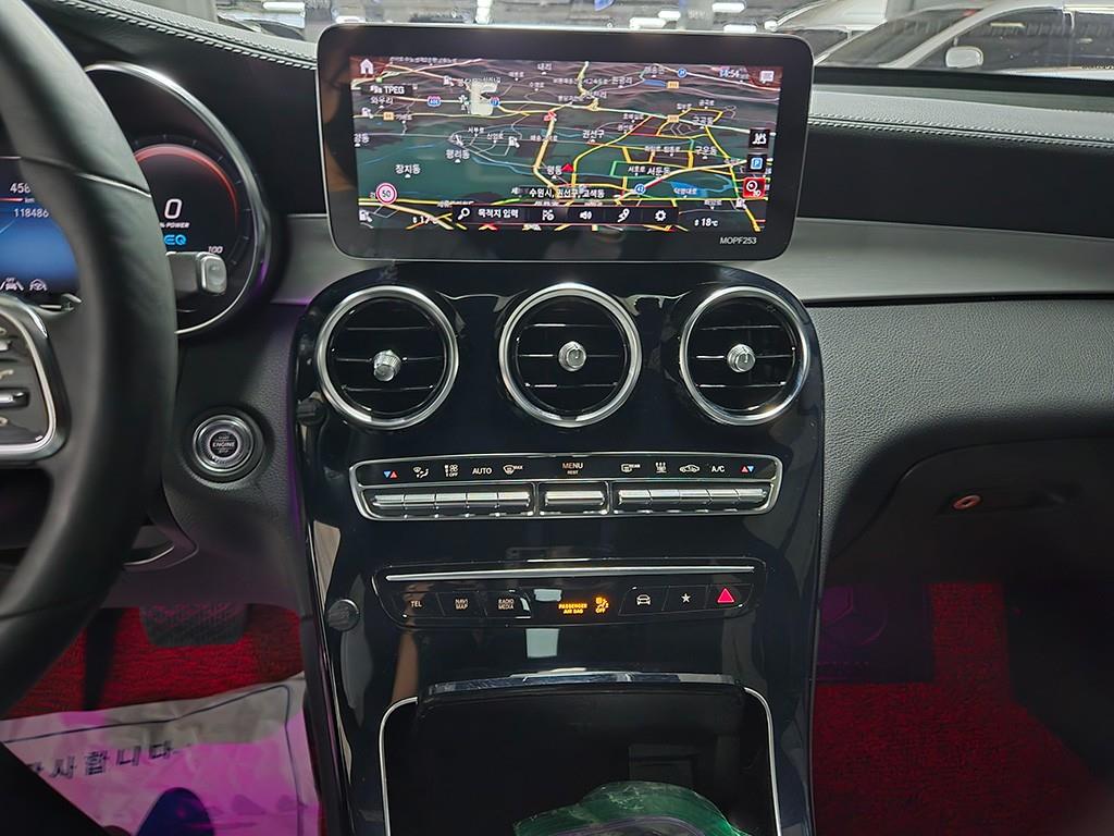 Mercedes Benz GLC Class - Vista 10