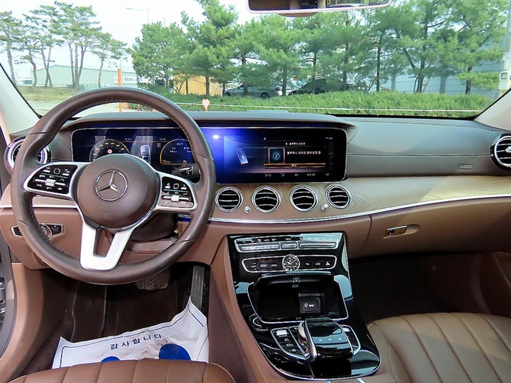 Mercedes Benz E class - Vista 8