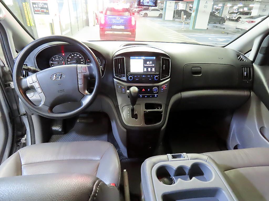 HYUNDAI Starex - Vista 10