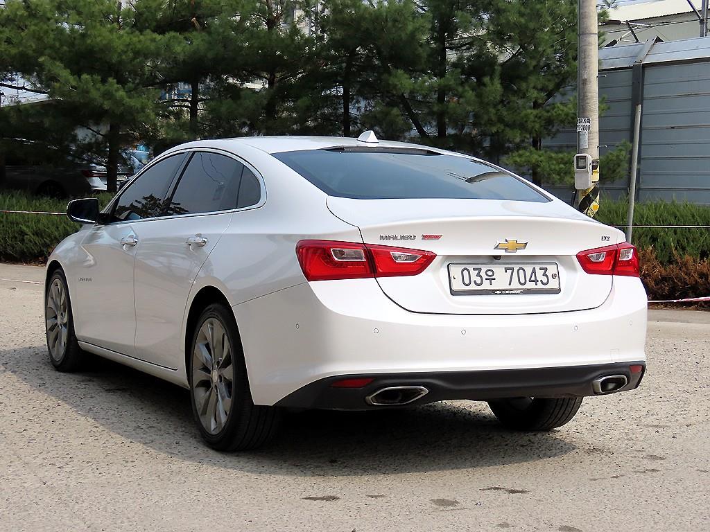 Chevrolet Malibu - Vista 3