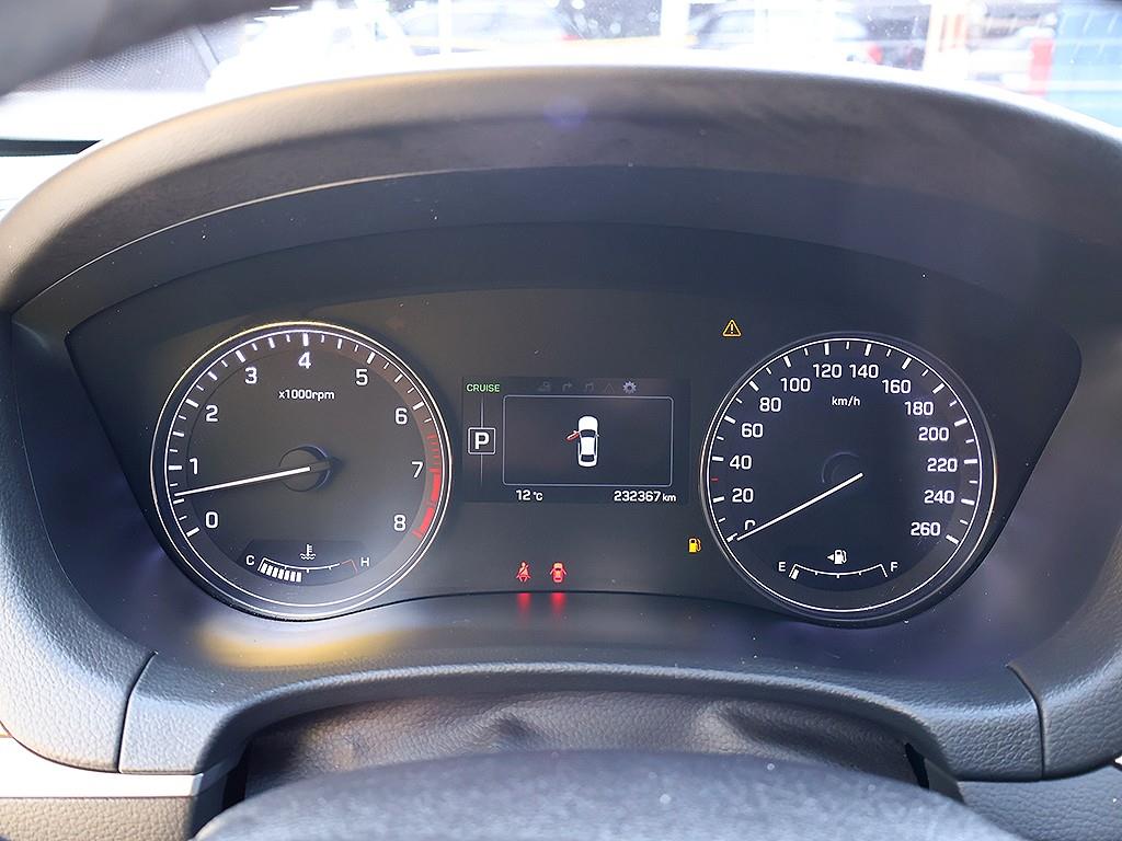 HYUNDAI Genesis - Vista 11