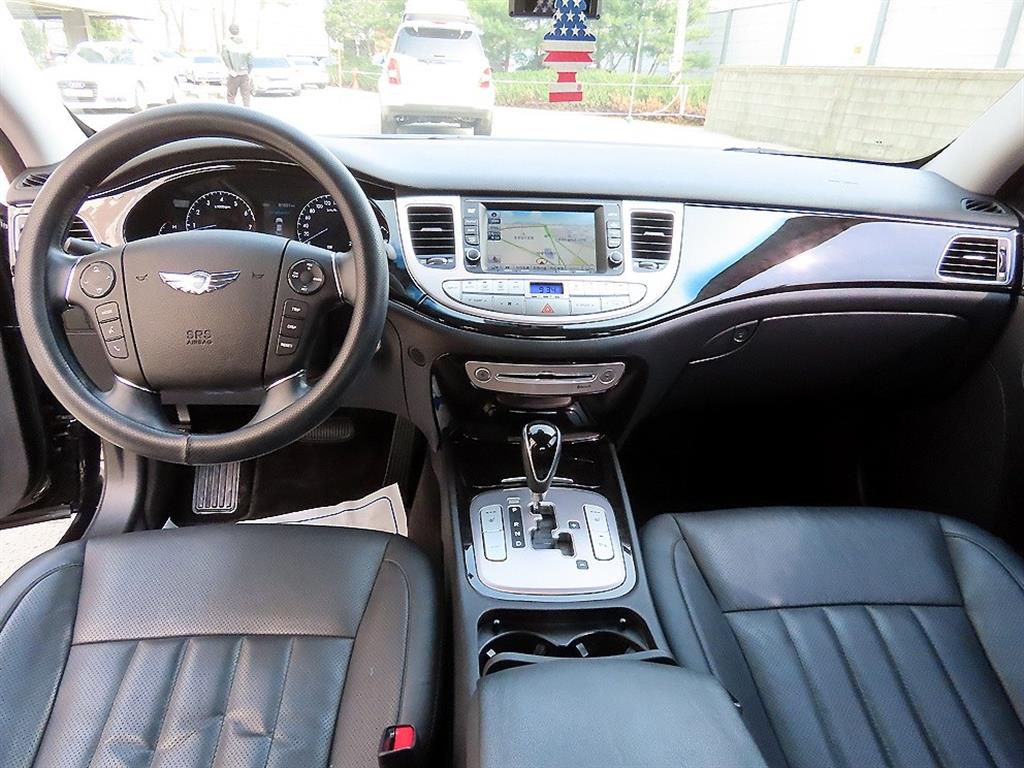 HYUNDAI Genesis - Vista 7