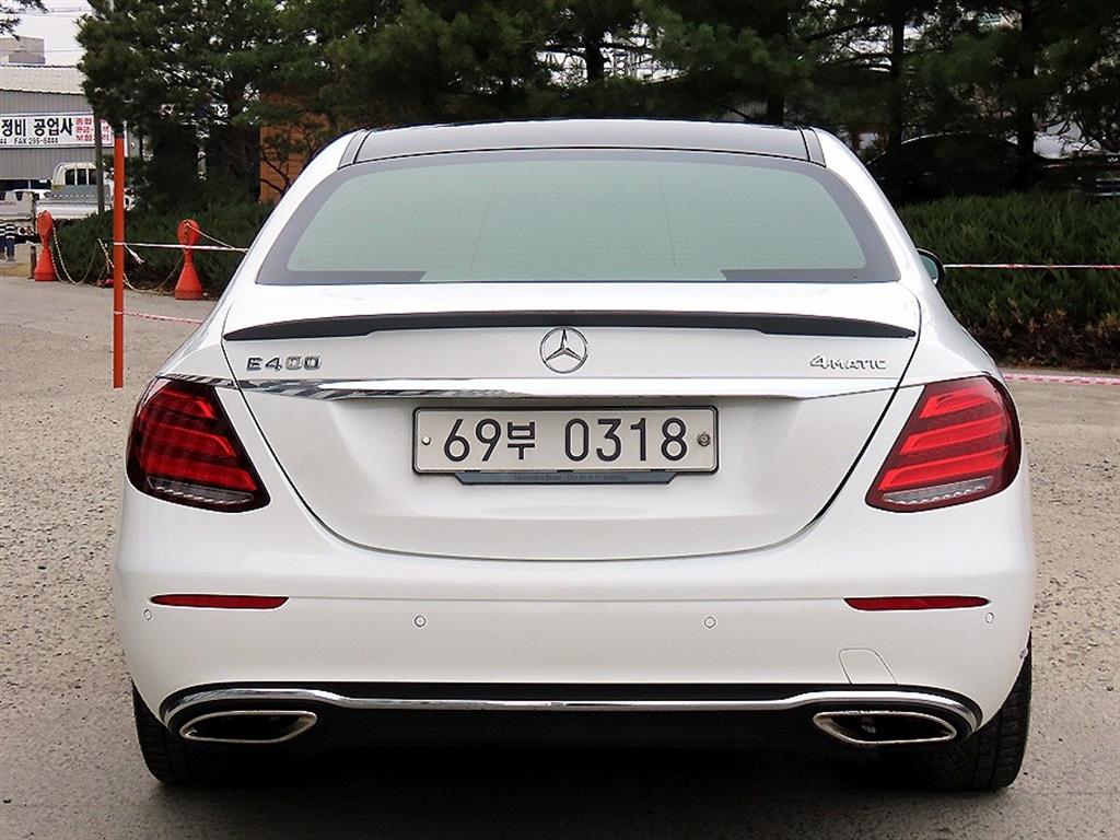 Mercedes Benz E class - Vista 4