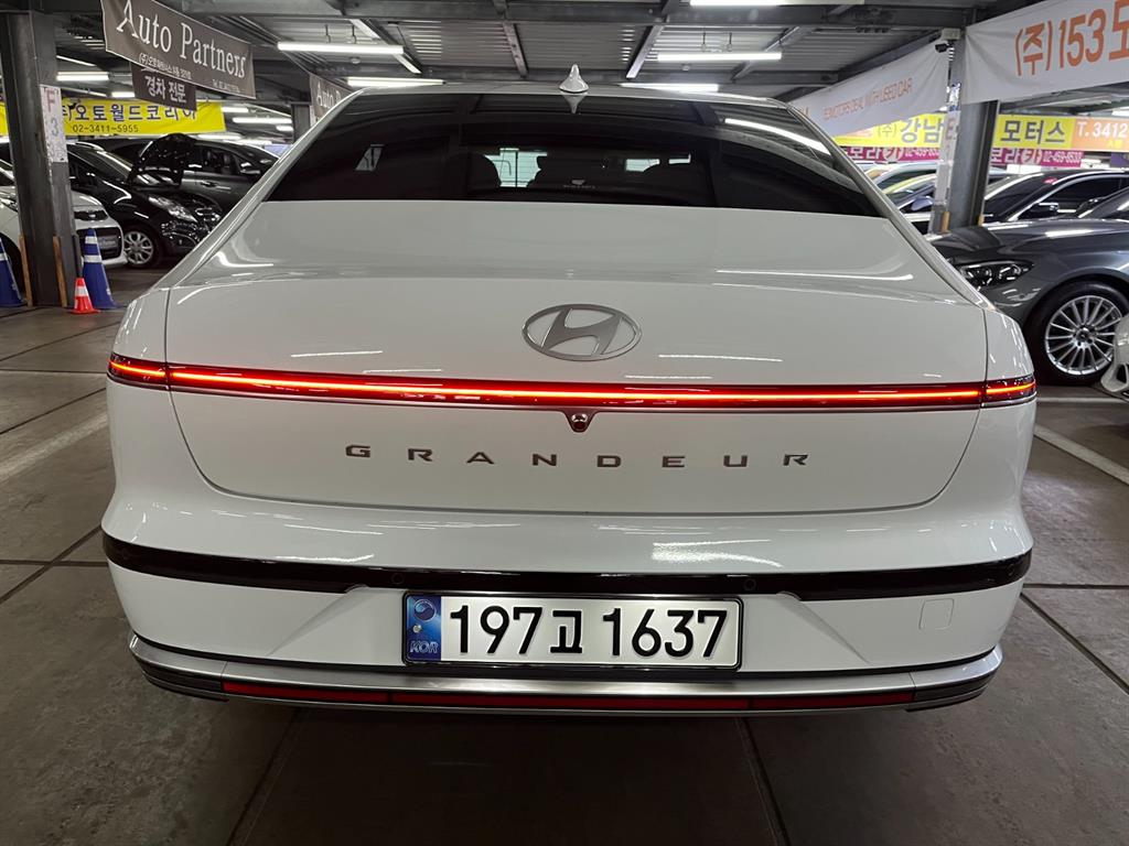 HYUNDAI Grandeur - Vista 5