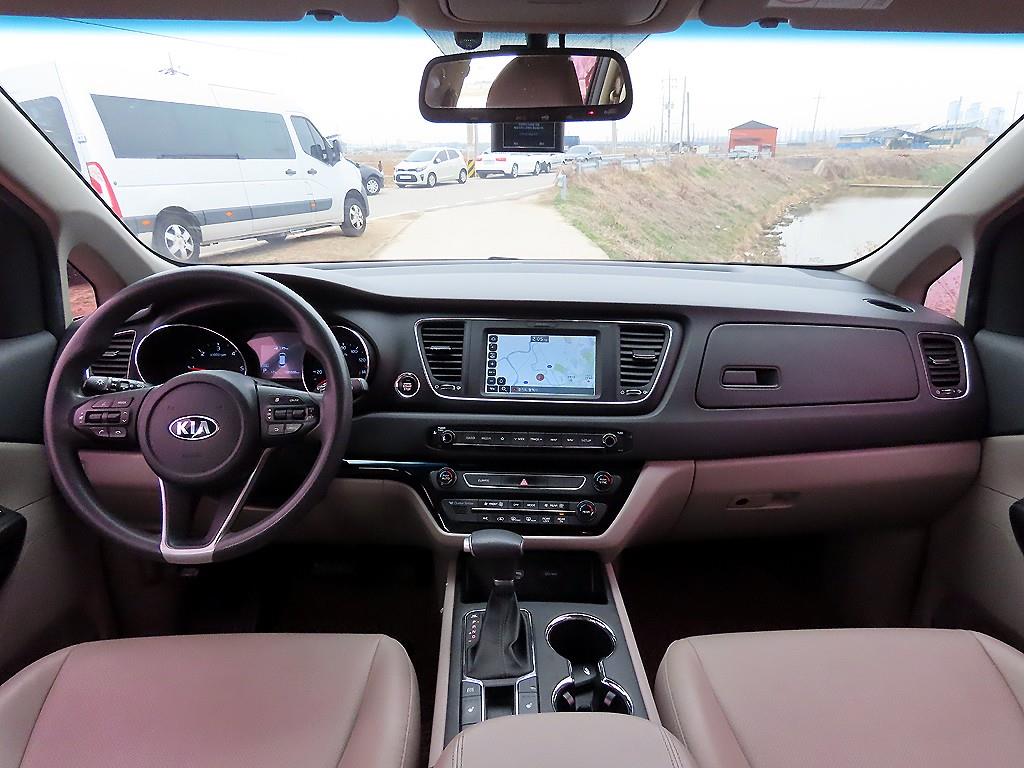 KIA Carnival - Vista 10