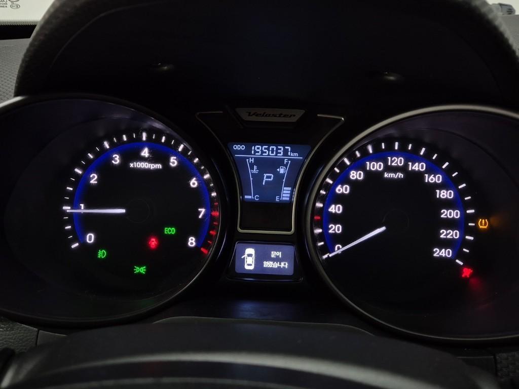 HYUNDAI Veloster - Vista 6