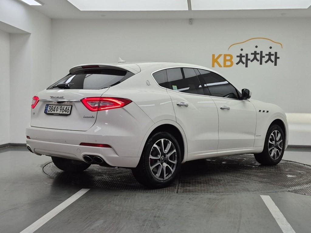 Maserati Levante - Vista 4