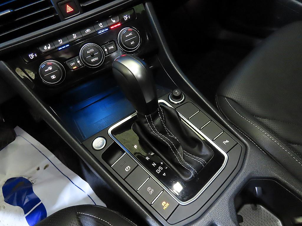 Volkswagen Jetta - Vista 12