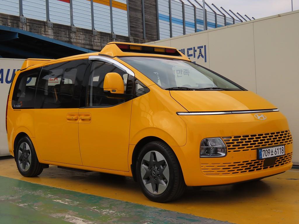 HYUNDAI Staria 2025 Amarillo - Importación desde Corea - HF Imports Iquique - Foto 1