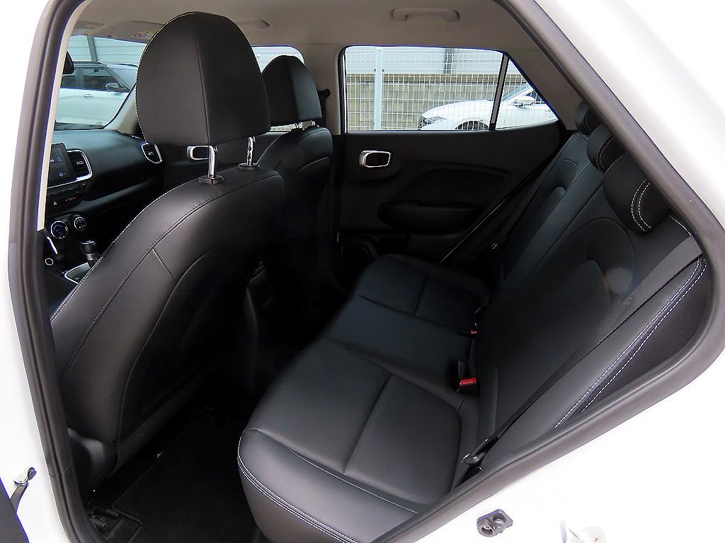 HYUNDAI Venue - Vista 6
