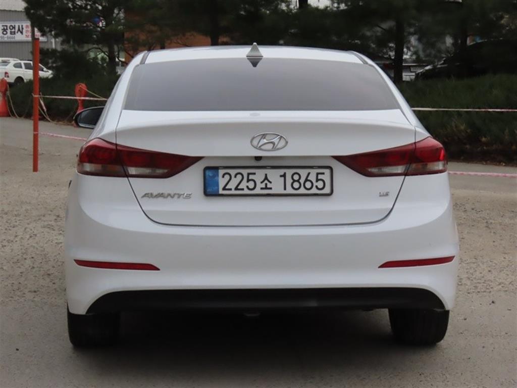 HYUNDAI Avante - Vista 7