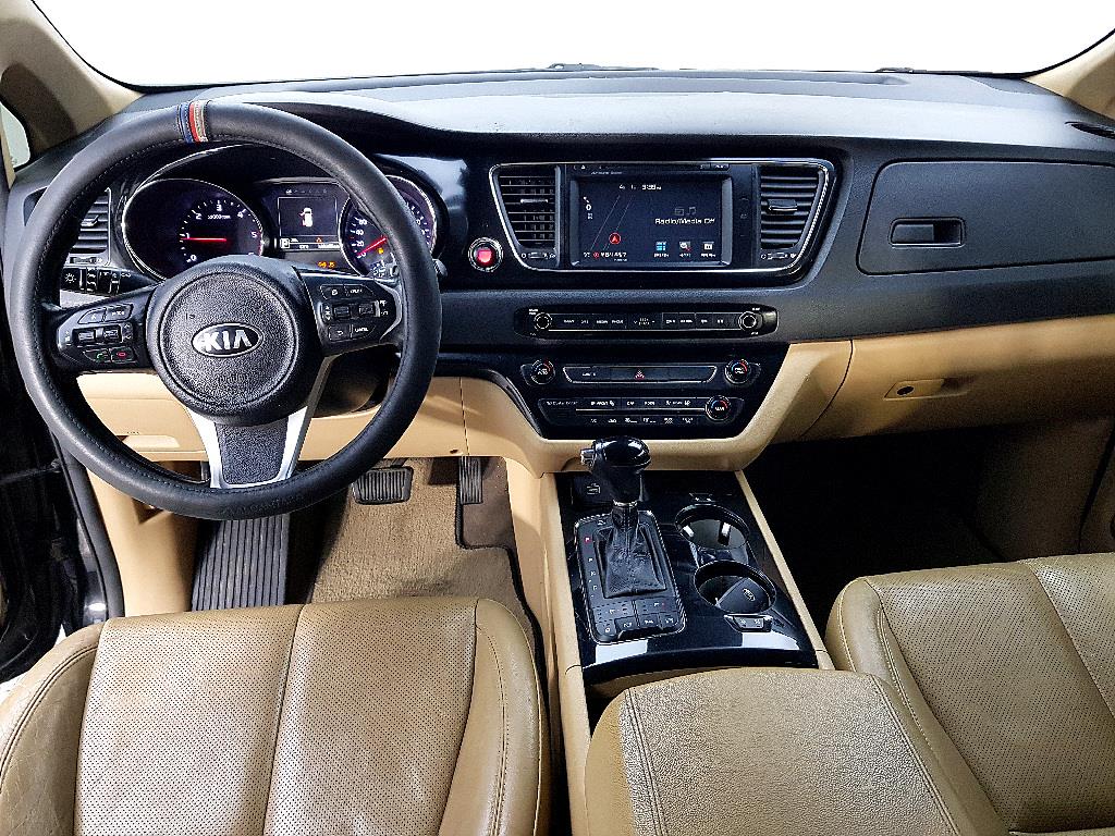 KIA Carnival - Vista 5