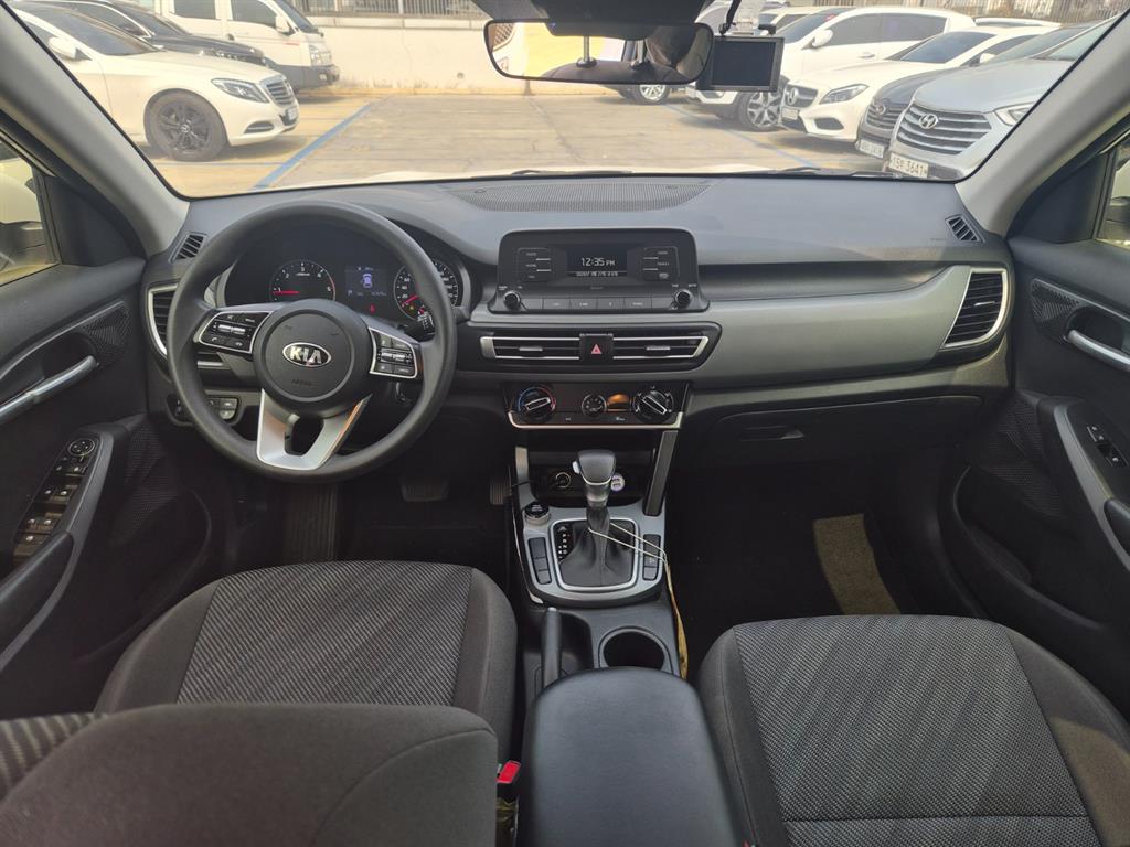 KIA Seltos - Vista 8