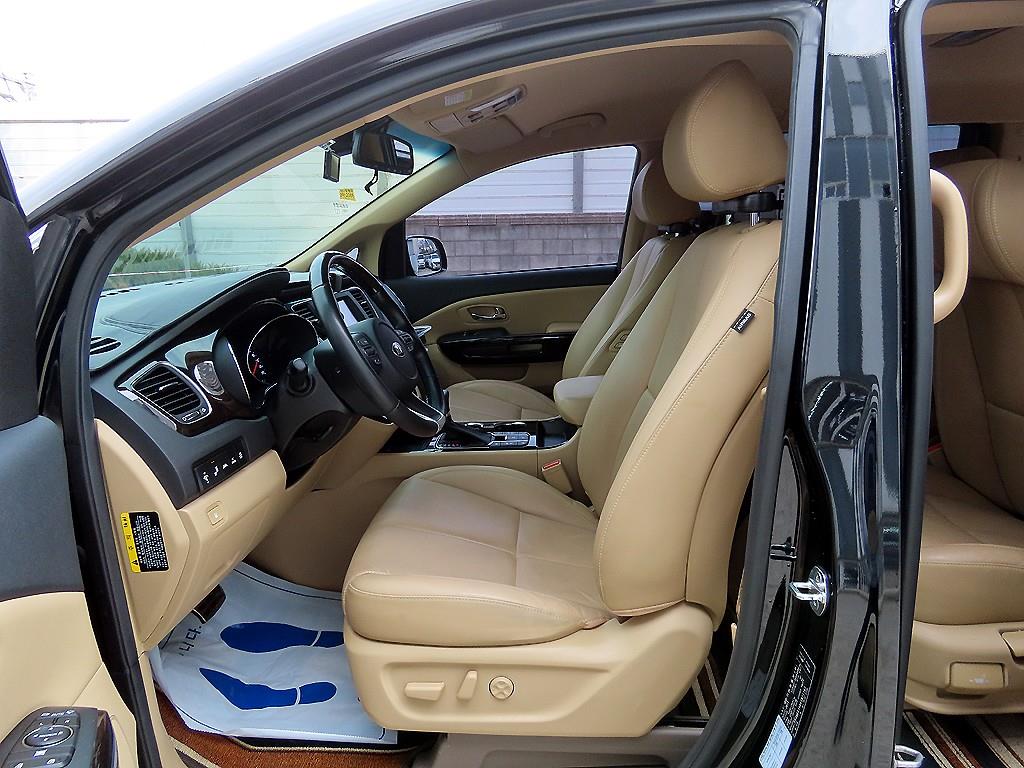 KIA Carnival - Vista 5