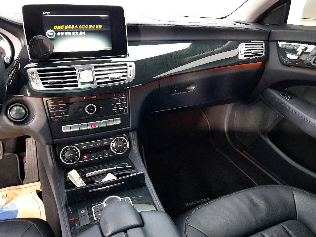 Mercedes Benz CLS Class - Vista 10