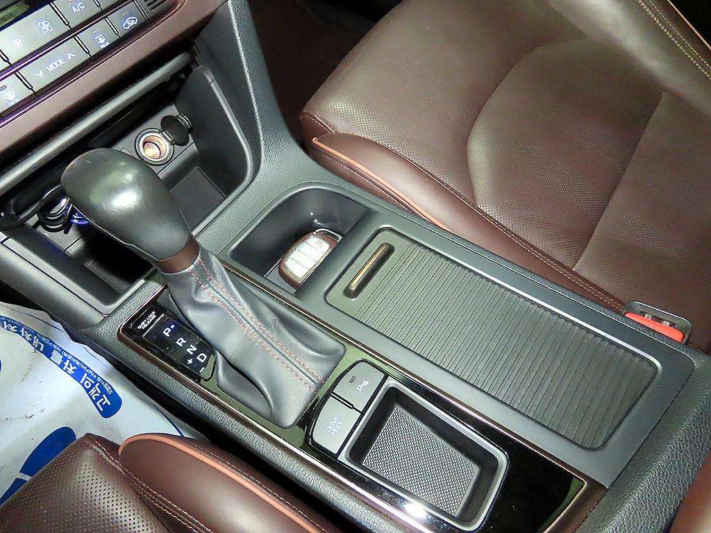 HYUNDAI Sonata - Vista 12