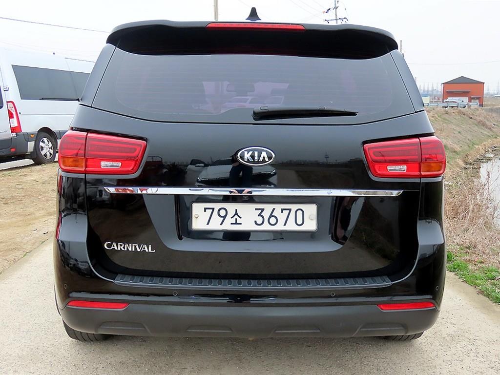 KIA Carnival - Vista 4