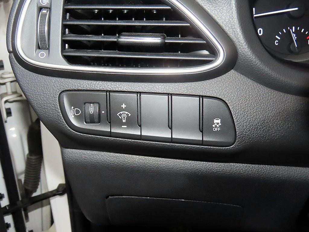 HYUNDAI i30 2018 Blanco - Importación desde Corea - HF Imports Iquique - Foto 13